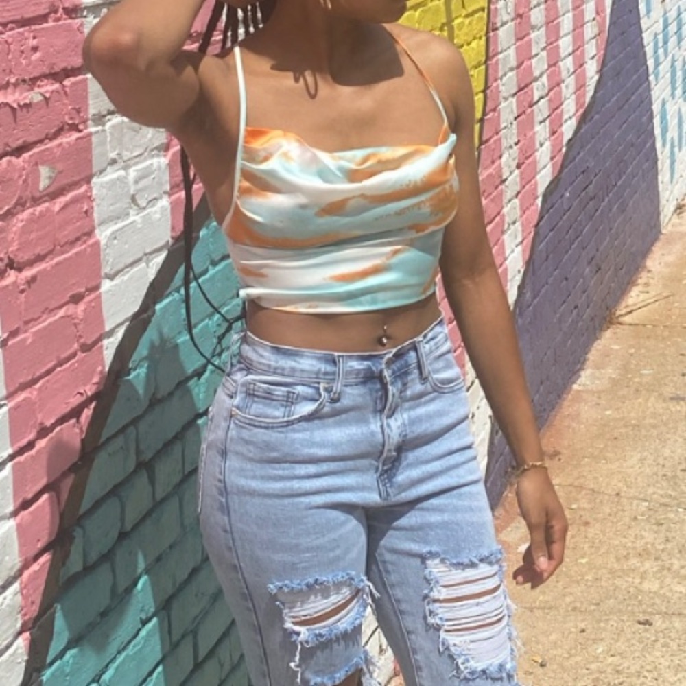 Small print tie up crop top